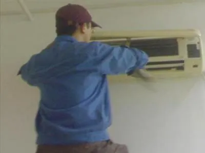 上面的吸頂機空調怎么拆卸