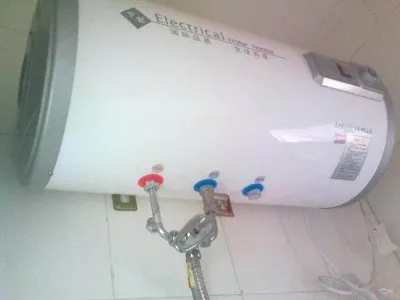 熱水器為什么一直顯示保溫